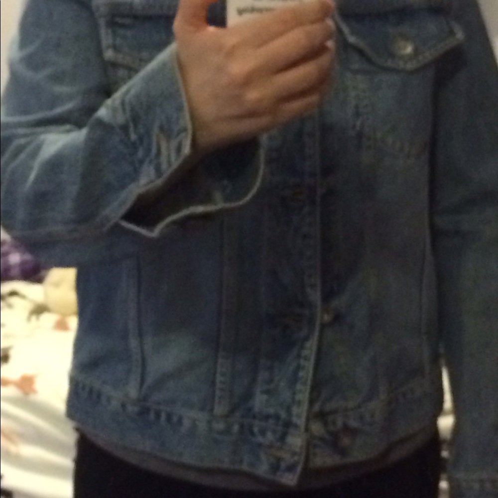 DKNY Jeans Classic Denim Jacket; Medium; Perfect for Fall - Picture 7 of 10